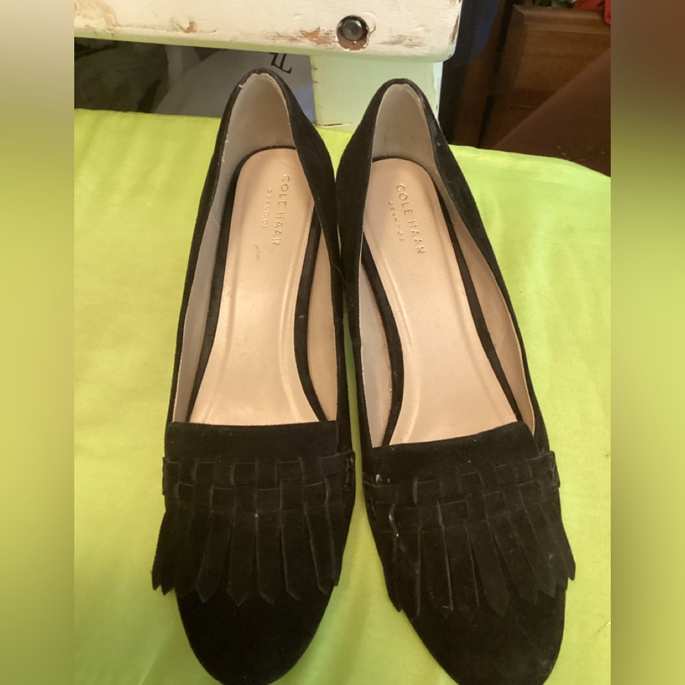 Cole Haan suede academia ,office casual, pumps with fringe in front SZ 10